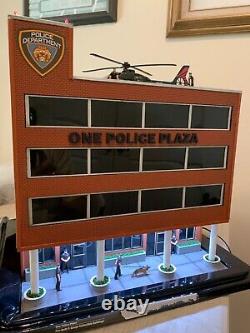 Menards #279-4435 O Gauge One Police Plaza Avec Hélicoptère Opérationnel Ln/box