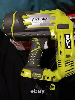 Ryobi One+ Airstrike 18v 15-gauge Angled Finish Nailer (outil Uniquement)